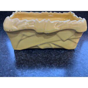 Vintage McCoy Yellow Pottery Planter #39 Made In USA Four Felt Feet On Base